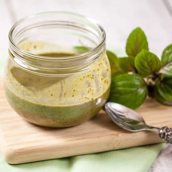 Afrikaanse blauwe basilicum vinaigrette