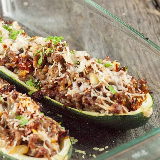 Courgettebootjes gevuld met gehakt