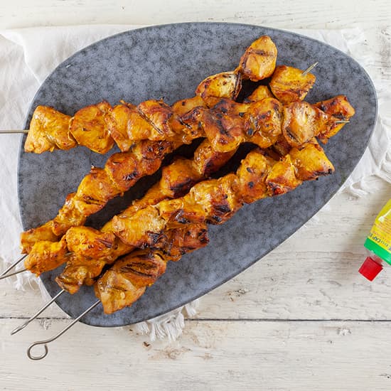 Kipspiesjes met kurkuma